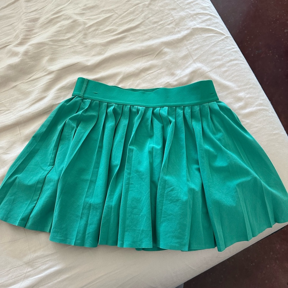 Aritzia TNA tennis skirt
